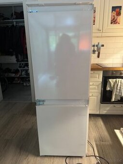 Vestavěná lednice s mrazákem IKEA Råkall z roku 2019