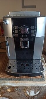 Kávovar DeLonghi magnifica s