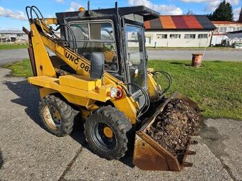 smykový nakladač UNC - 060  z provozu