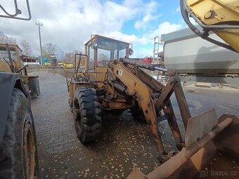 Kolový nakladač UN 053.1