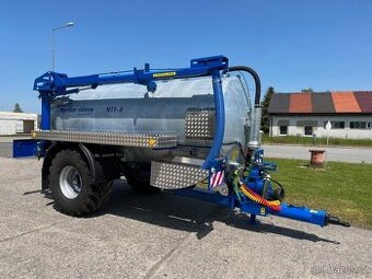 traktorová fekální cisterna AGROSTÁR NTF-8 s ramenem