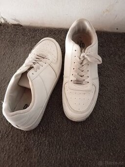 Dámské bílé tenisky 40