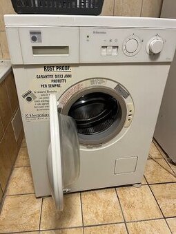 Daruji automatickou pračku Eletkrolux