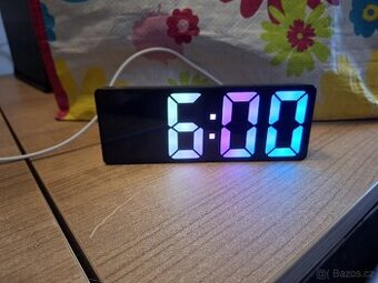 Prodám hodiny barevné