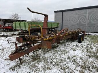 Samonakládací vlek na balíky