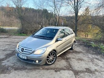 Mercedes Benz b200