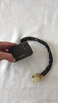 Regulator dobíjení Honda Africa