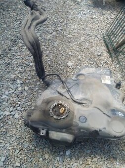 Octavia 2 palivová nádrž