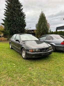 Bmw e39 530DA 135kw náhradní dily cosmosschwarz
