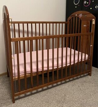 Dřevěná postýlka