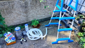 Bazén, schůdky, chemie.