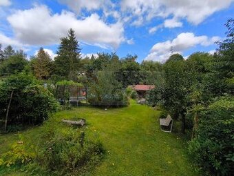 Prodej zahrady 569 m2 včetně dřevěné chaty