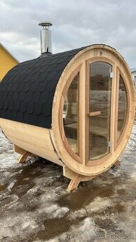 Sudová sauna z termodřeva s panoramatickým oknem