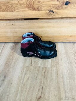 Plně funkční boty na běžky Botas Cross NN75 (43 EU)