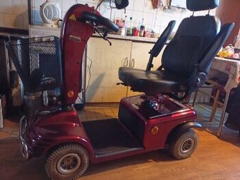 Elektrický čtyřkolový skútr