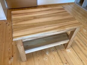 Luxusní na zakázku vyrobený stolek z jilmu horského