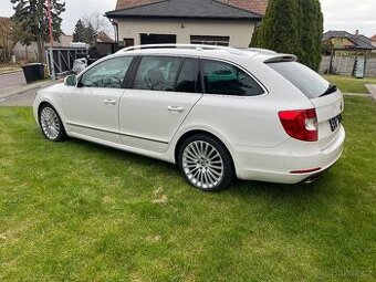 Škoda Superb 2 face 2.0 TDi 125kW DSG 2014 Laurin a Klement