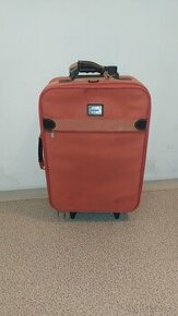 Cestovní příruční kabinový kufr nejen do letadla