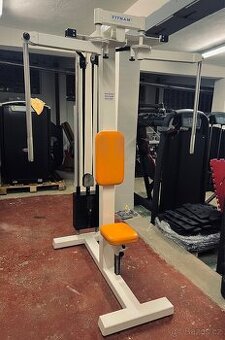 Peck deck + delt deck Fitham