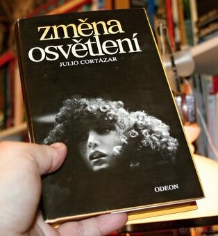 ZMĚNA OSVĚTLENÍ (Julio Cortázar) - nejlevněji
