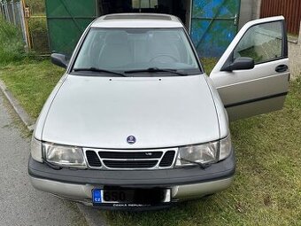 SAAB 900