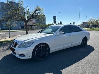 Mercedes w221 S-class S400 Hybrid.