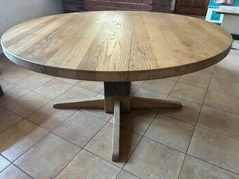 Kulatý dubový stůl