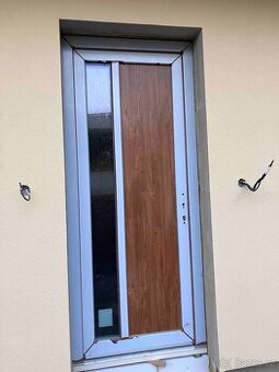 Vchodové dveře