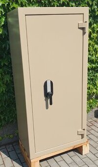 Trezor na dlouhé zbraně FRANKONIA Jagd