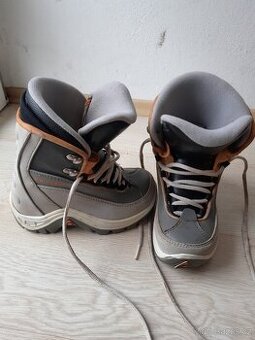 Boty na snowboard