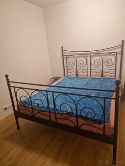 Prodám kovovou manželskou postel 160 × 200 cm