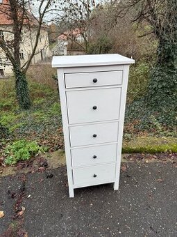Komoda IKEA Hemnes s 5 zásuvkami - bíl. mořidlo