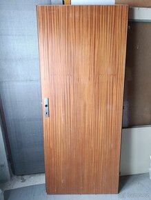 Prodám zachovalé dveře.