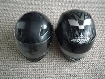 Motorkářské helmy