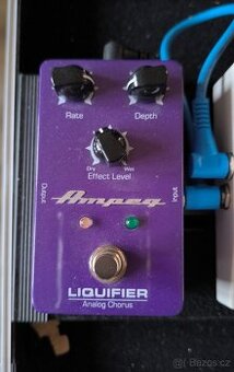 AMPEG baskytarový chorus