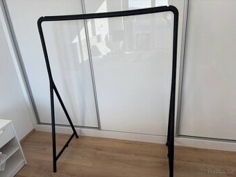 IKEA TURBO šatní stojan – pevný, černý (117×59 cm)