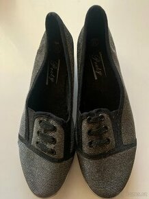 Dámské boty na klínku, vel.38