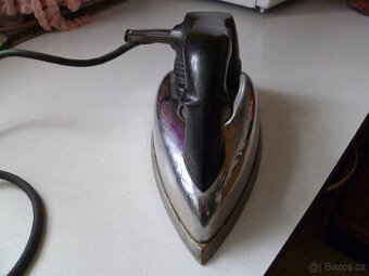 Retro fukční žehlička, levně