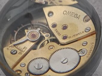 Vzácné staré švýcarské hodinky (těžítko) OMEGA