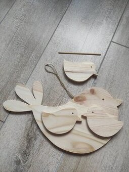 Dekorace, vyřezané ze dřeva, ručně opracované