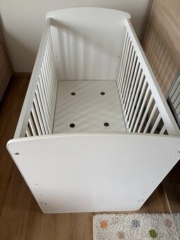 bílá  dětská postýlka