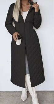 Úžasný vypasovaný prošívaný kabát či bunda