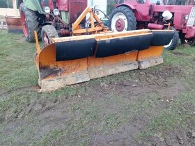 Otočná čelní radlice na sníh