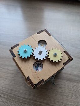 Activity board BusyKids montessori kostka