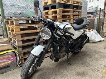 husqvarna vitpilen 401, 1. majitel, najeto 1224km