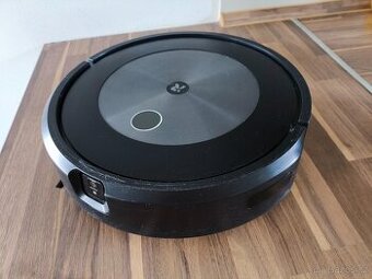 Robotický vysavač Roomba j7