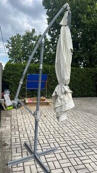 funkční konstrukci slunečníku, š. 300 cm daruji - 1