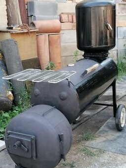 Prodám gril s udírnou.
