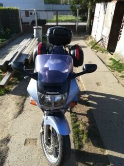 Prodám HONDA VFR 750F