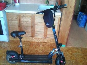 Elektro koloběžka Scooter Bluetouch 500